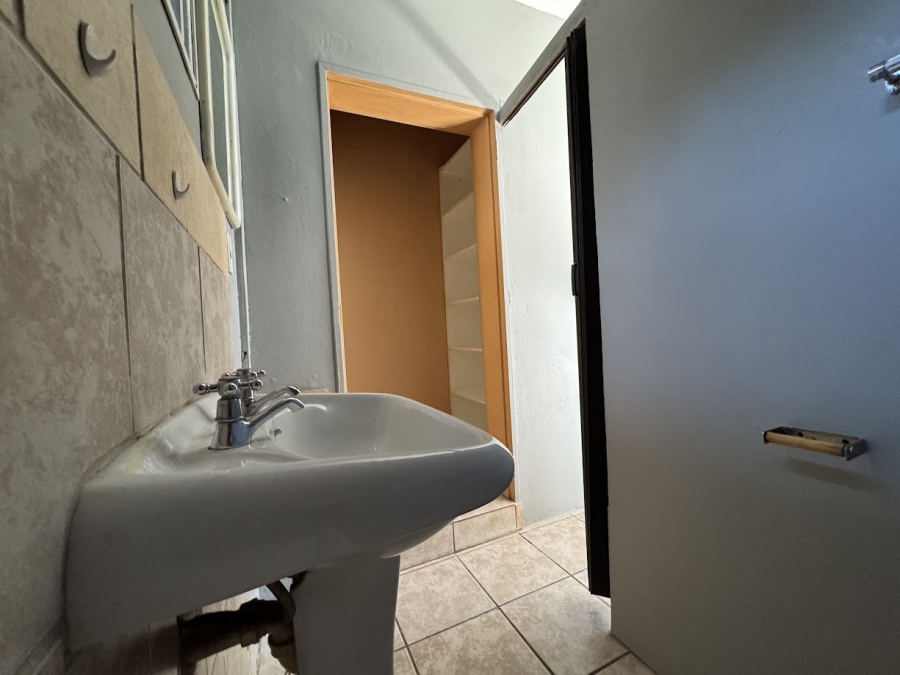 1 Bedroom Property for Sale in Gordons Bay Central Western Cape